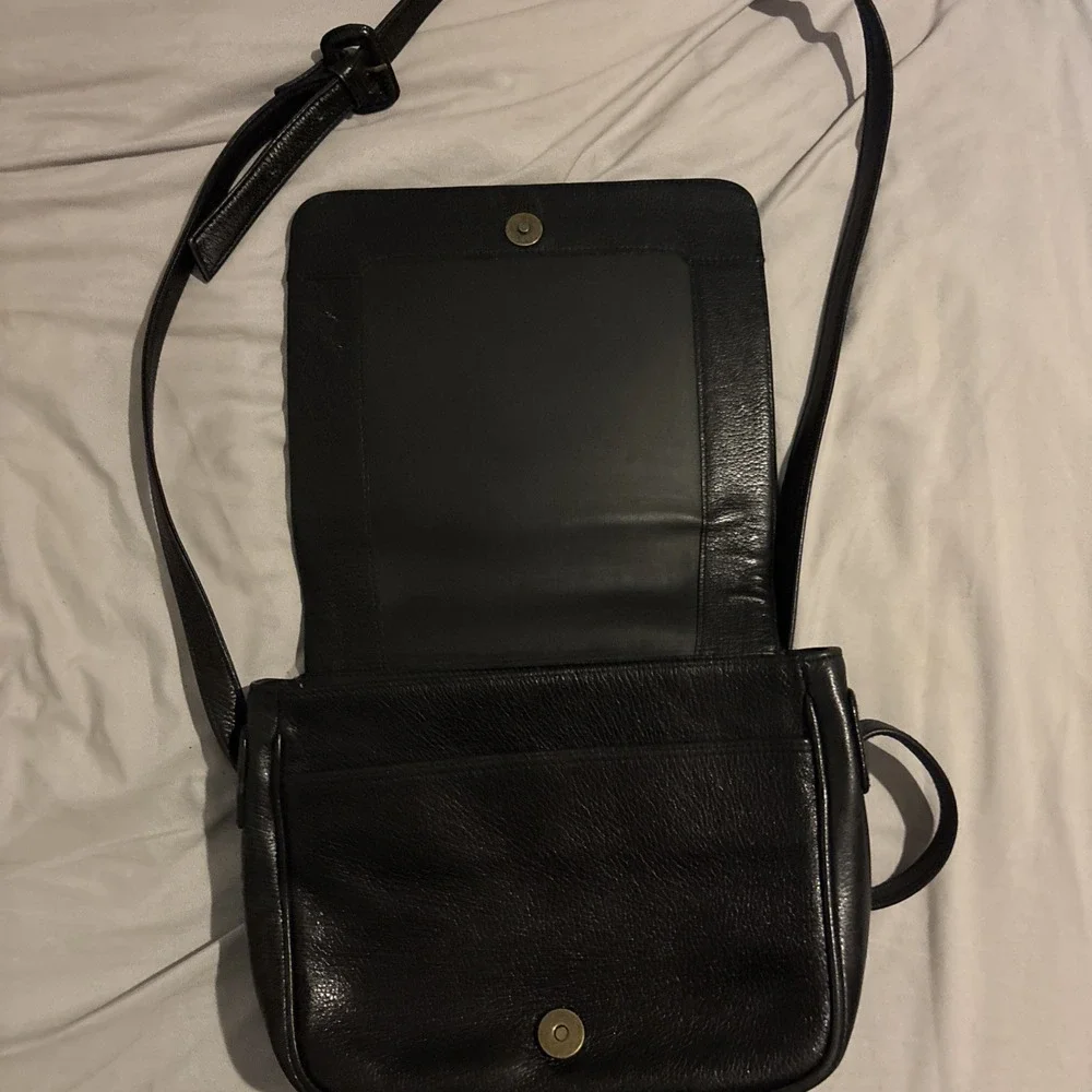 Vintage Linda Allard, Ellen Tracy Black Shoulder Strap Women's Leather‎  Purse